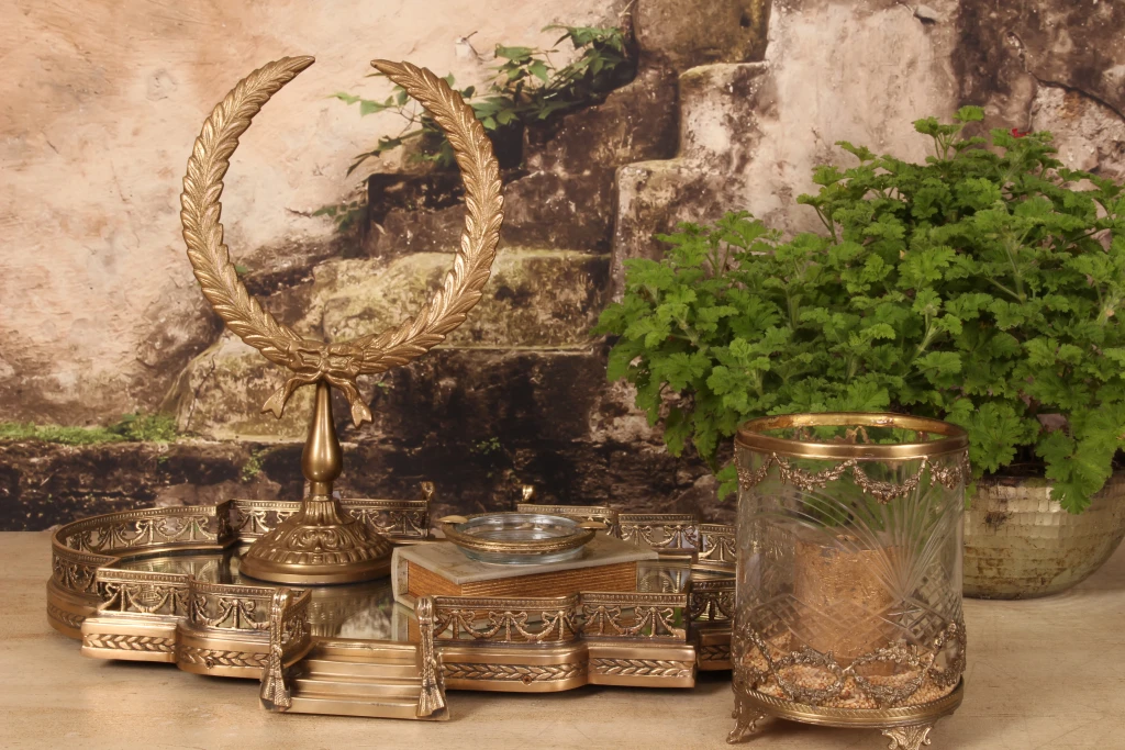 Lorbeerkranz auf Ständer – Gold – 28 cm – Aluminium